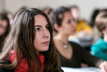 Un tercio más de becas al mérito académico